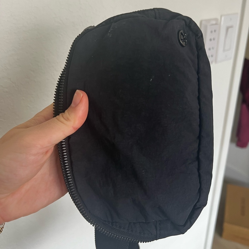 Lululemon belt bag (black)